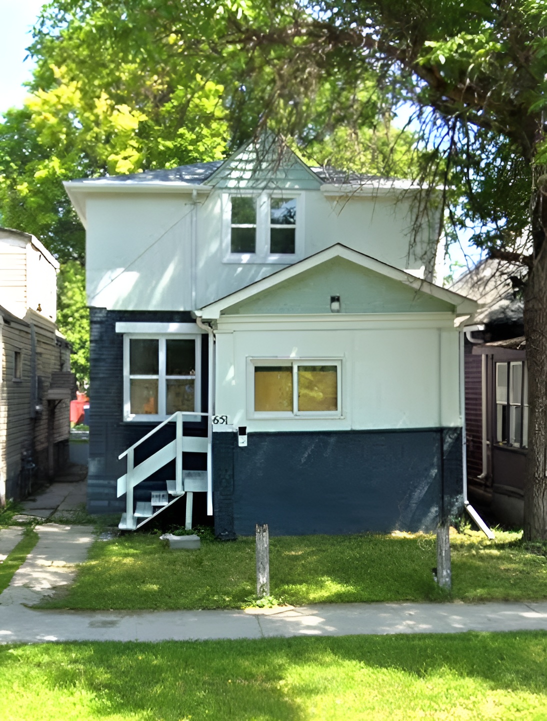 #1 - 651 Flora Avenue